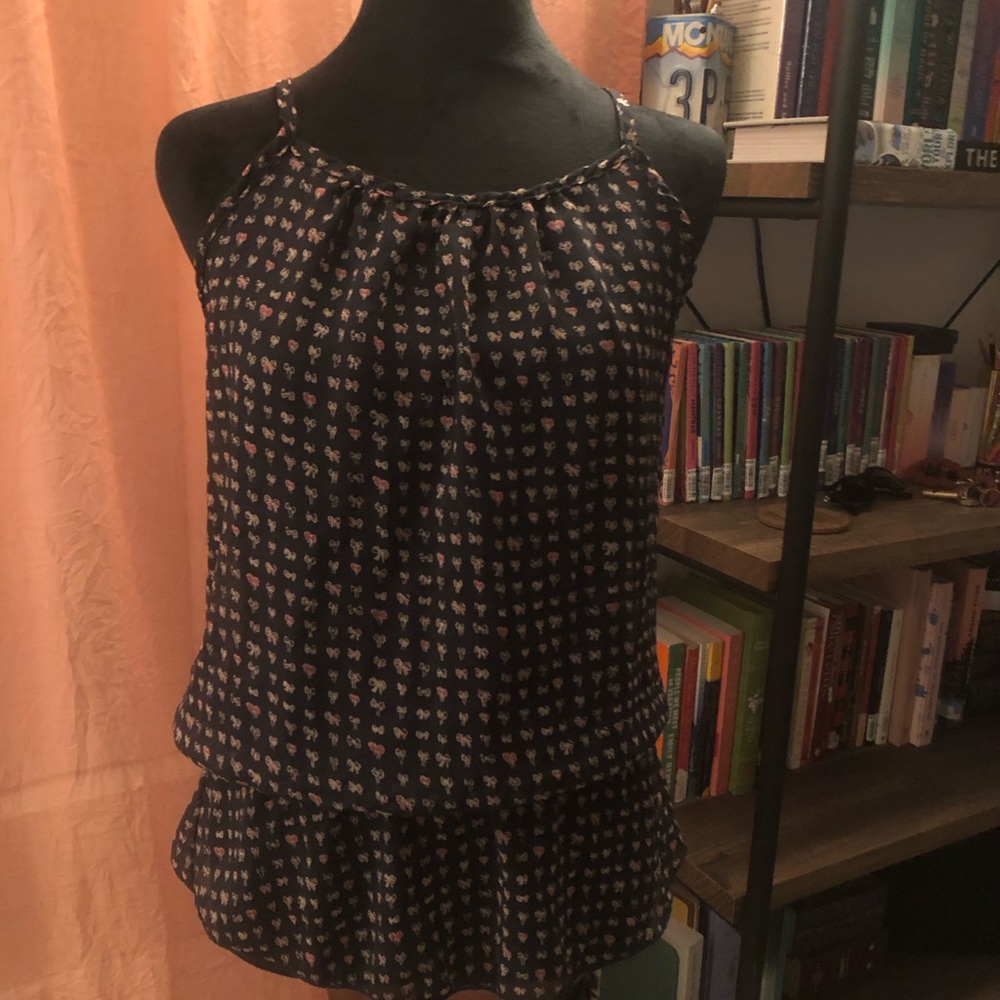 January 7 …..Navy blue with bows tank top 🎀